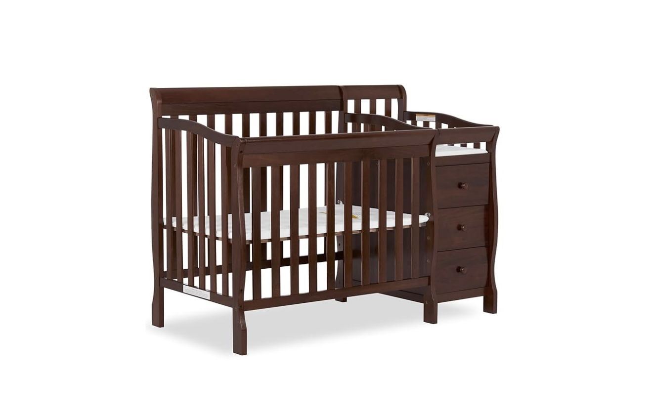 Dream On Me Jayden in Mini Convertible Crib And Changer in