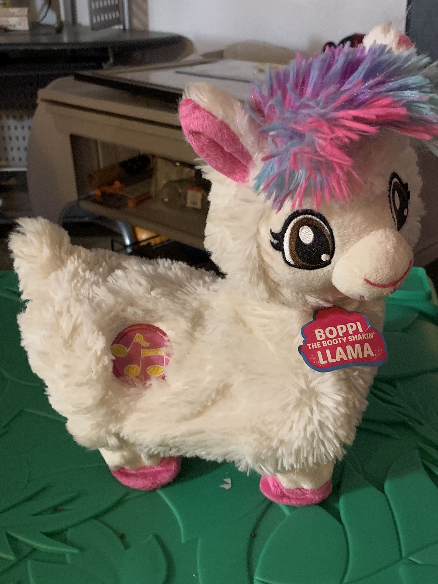 Booty Shaking Llama