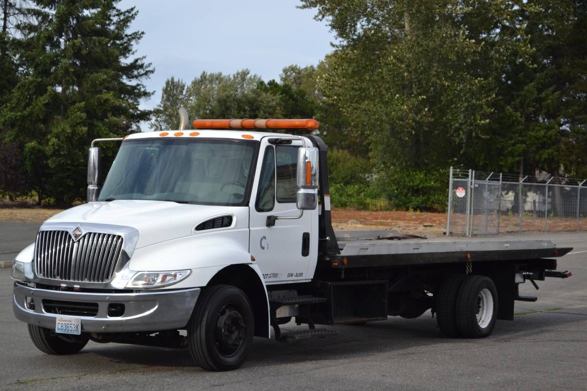 2006 International 4300 Flatbed Tow Truck
