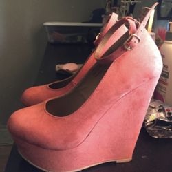 Coral wedges size 7