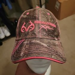 Realtree Xtra Camo w Pink Embroidered Logo Cap Hat Adjustable Strap New w Tags