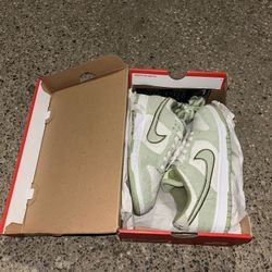 Size 8.5 - Nike Dunk Low SE Fleece - Honeydew 2022