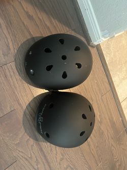 2 Helmets