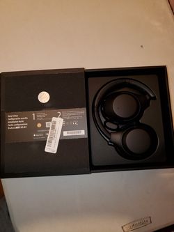 Sony noise canceling headphones phones.