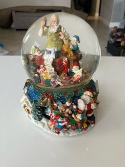 Kirkland Rotating Base Santa's Workshop Christmas Xmas Musical Waterglobe