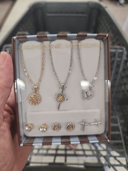 Adrienne Vittadini Necklace and Earring Set