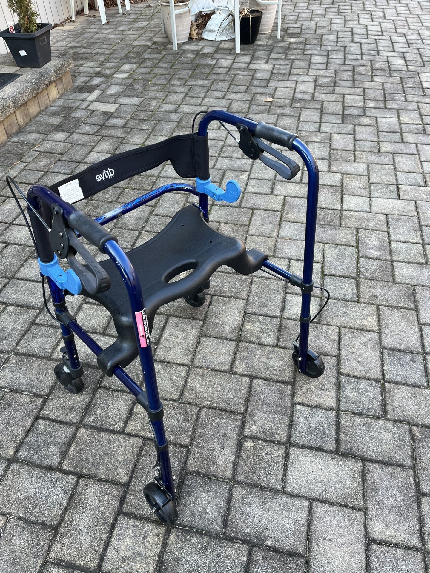 DRIVE Medical Deluxe Foldable Rollator Walker Model #10243 With Flip-up Seat!