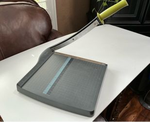 Swingline Guillotine Paper Cutter – 10 Sheet Capacity