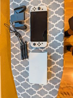 Nintendo Switch OLED White Console Bundle
