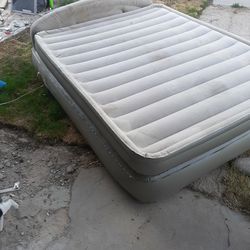 Inflatable Bed  (Queen Size)