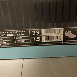 Woman’s bike footwear 