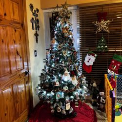 Free Christmas Tree &  Lights 6' & 1/5"