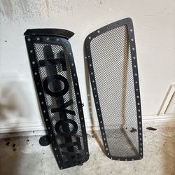 Toyota Tundra Grills (NOT SAME GENERATION) 
