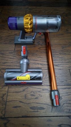 Dyson V15 Detect - Like New