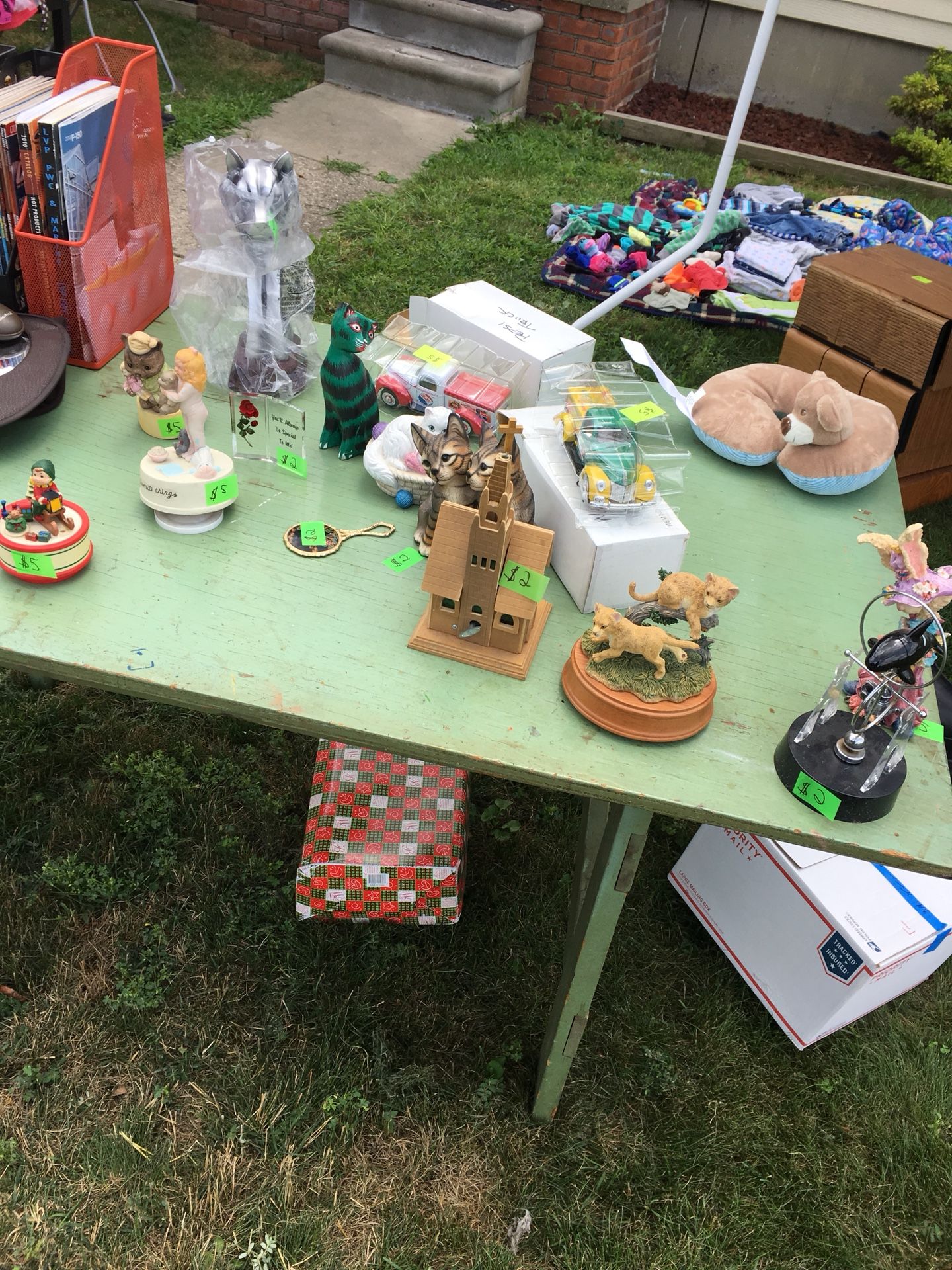 Music boxes & collectibles