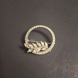 Vintage Signed CINER Rhinestone Wreath Brooch - Mint Condition