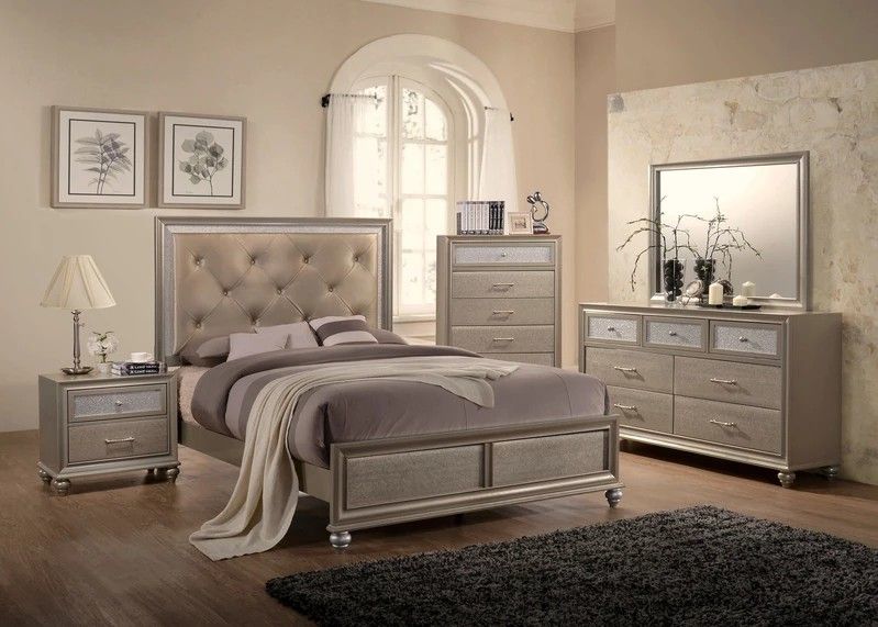 Lila Panel Bedroom Set