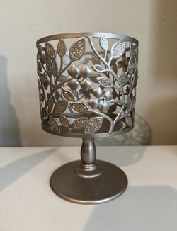 Bath & Body Works 3-Wick Candle Holder Dogwood Pedelstal