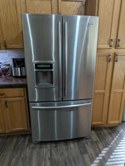 Kenmore Elite Refrigerator -Clean, Quiet, Great Ice Maker- $250 OBO