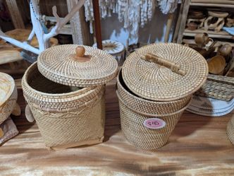 Storage basket w/lid