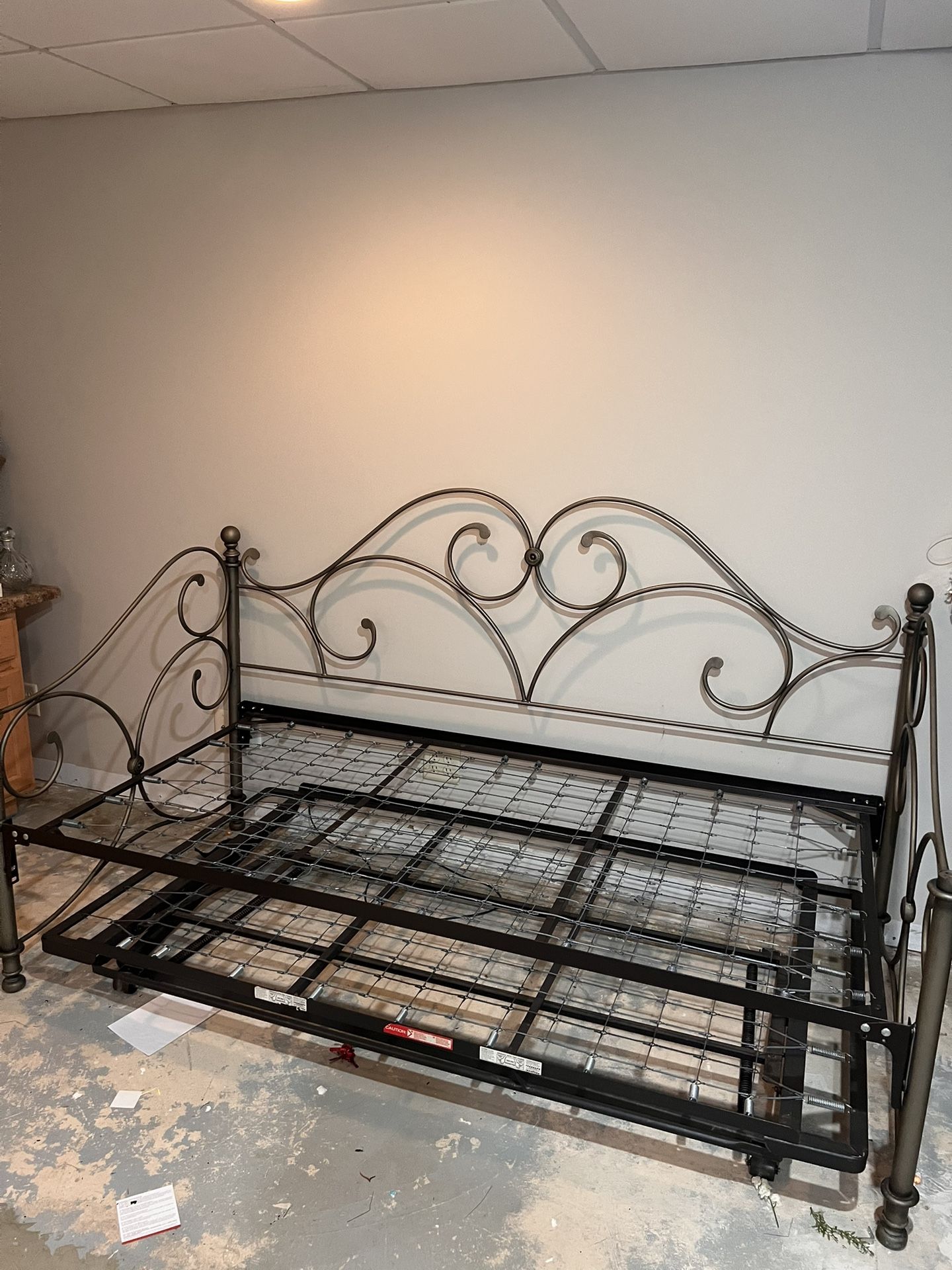 Trundle Bed Holds 2 Twin Mattresses