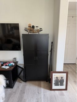Entertainment cabinet
