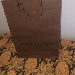 Louis Vuitton Orig Shop Bag https://offerup.co/faYXKzQFnY?$deeplink_path=/redirect/“”” 