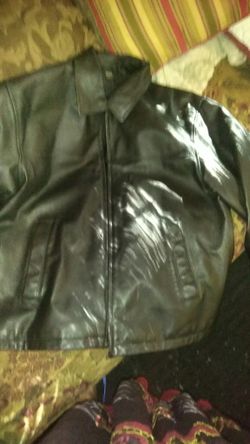 Like NEW, MENS BLK LEATHER JACKET SIZE MED TO LARGE