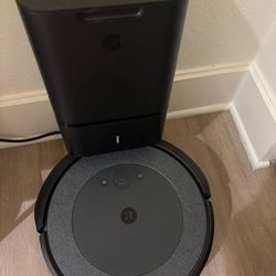 iRobot Roomba Robot Vacuum w/ Auto-Empty Clean Base Dock (Needs New Filter)