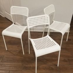 Set of 3 Indoor/Outdoor Stackable Chairs 