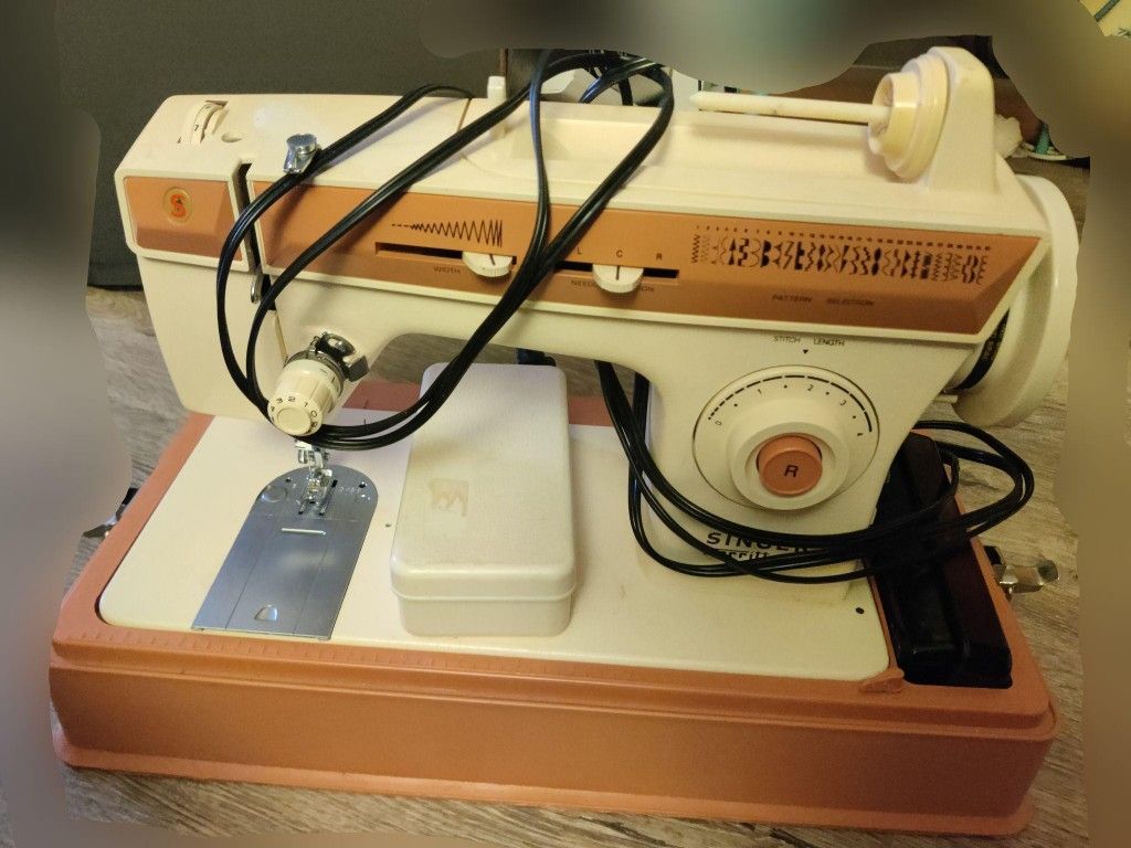 Singer 2404 Sewing Machine
