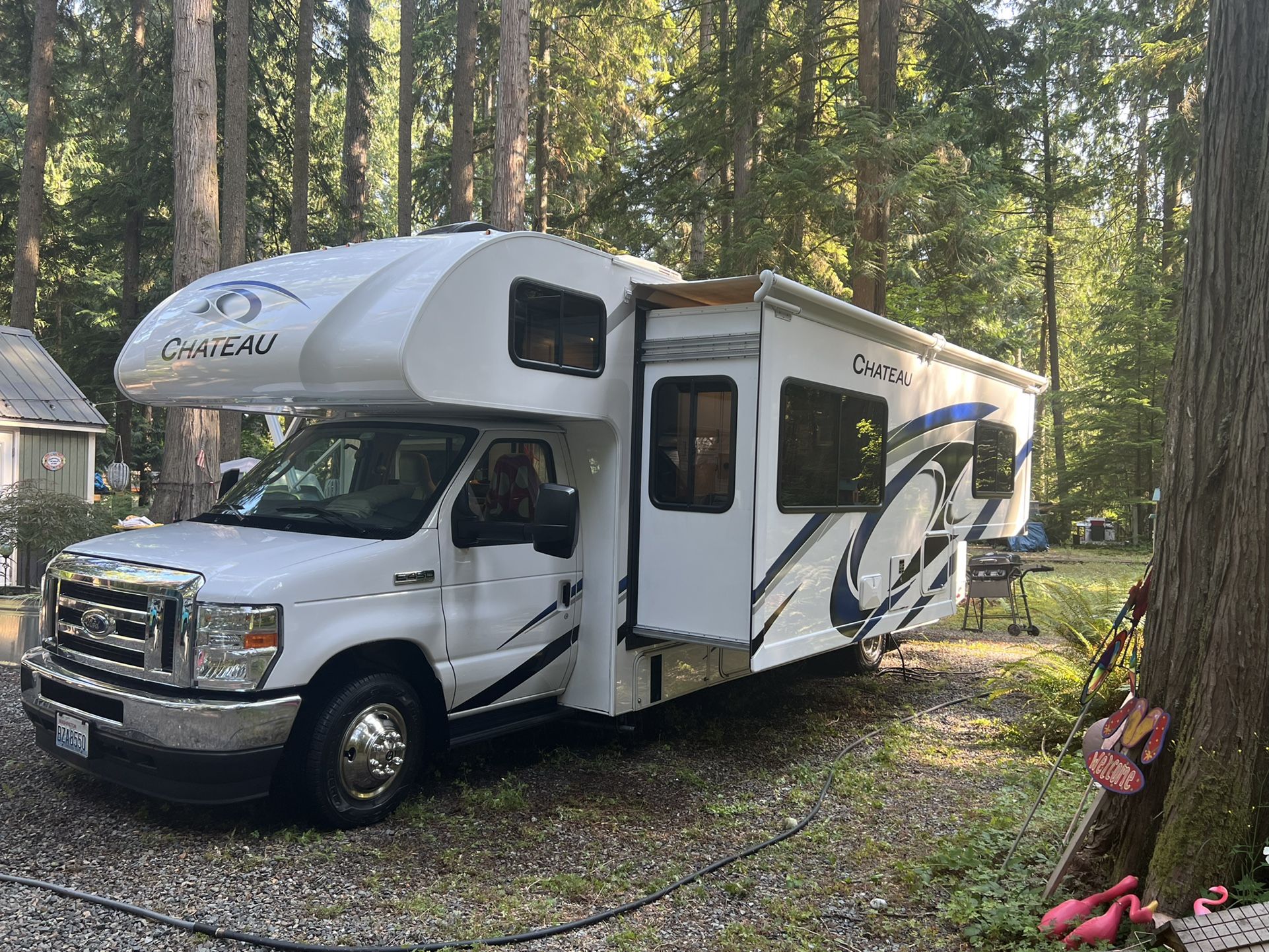 2021 Thor Motor Coach Chateau 27 R