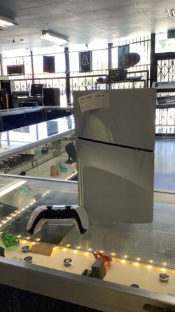 Ps5 Physical Slim Edition w/ controller