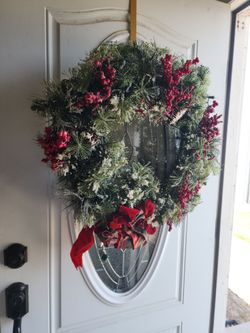 Large Pre-Lit Christmas Wreath – Berries & Plaid Bow