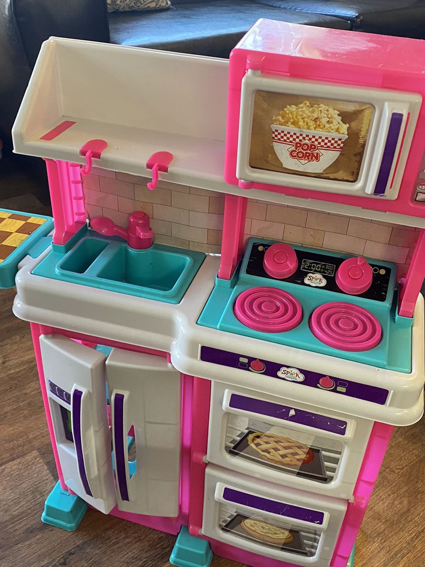 Girl's Play Kitchen