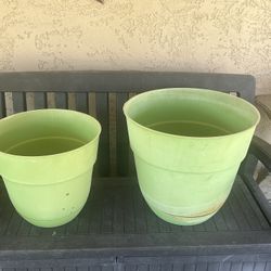 1 Large 1 Medium Green Plastic Flower Pots 16” & 13.5” Tall / Diameter 18” & 15”