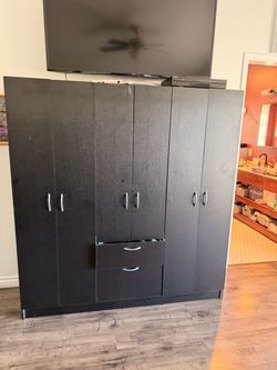 Clothes cabinet