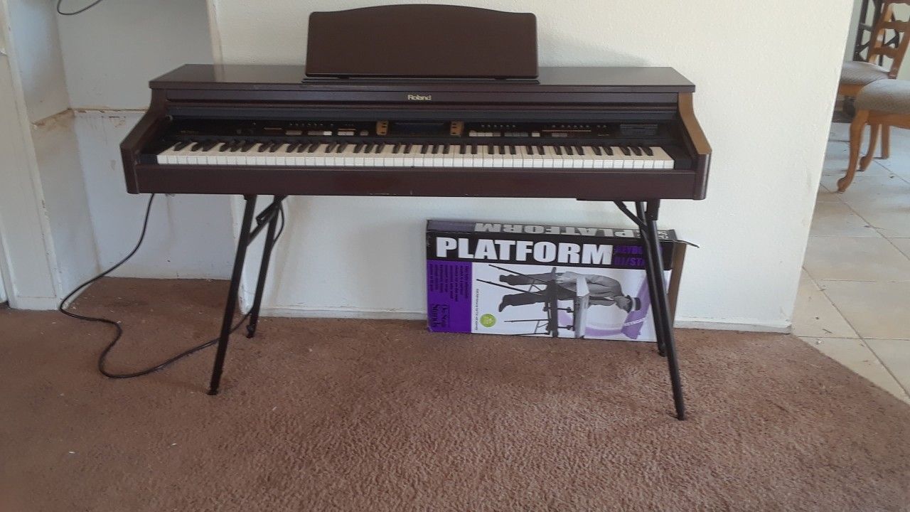 Roland KR3 Intelligent Digital Piano for Sale in Chino, CA OfferUp