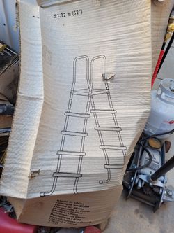 Ubove ground pool ladder (New) 52in