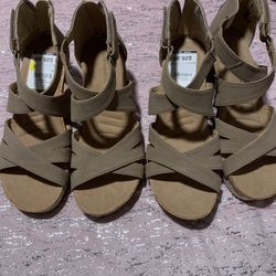 Womens Size 7.5/8 Sandals Adrienne Vittadini