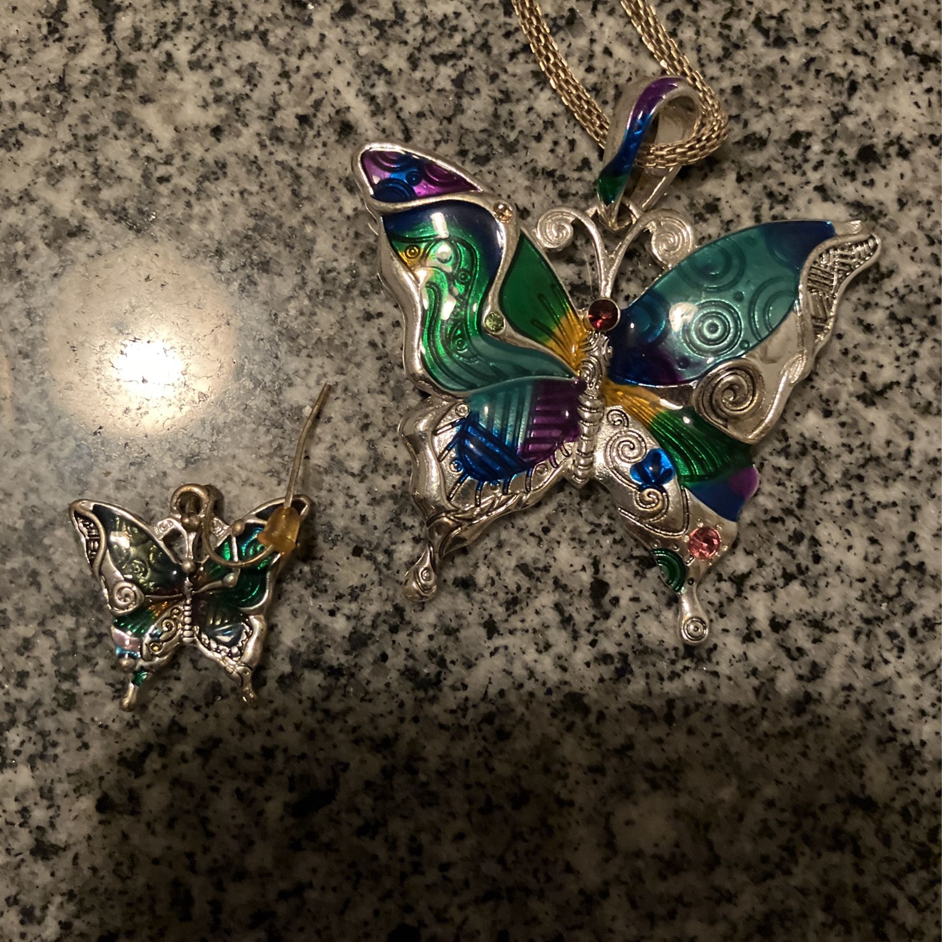 Beautiful, colorful, but a fly necklace