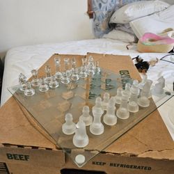 GLASS CHESS SET