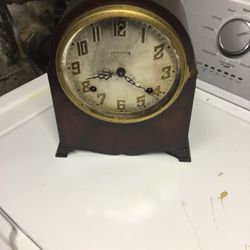 ANTIQUE MANTLE WIND UP CLOCK