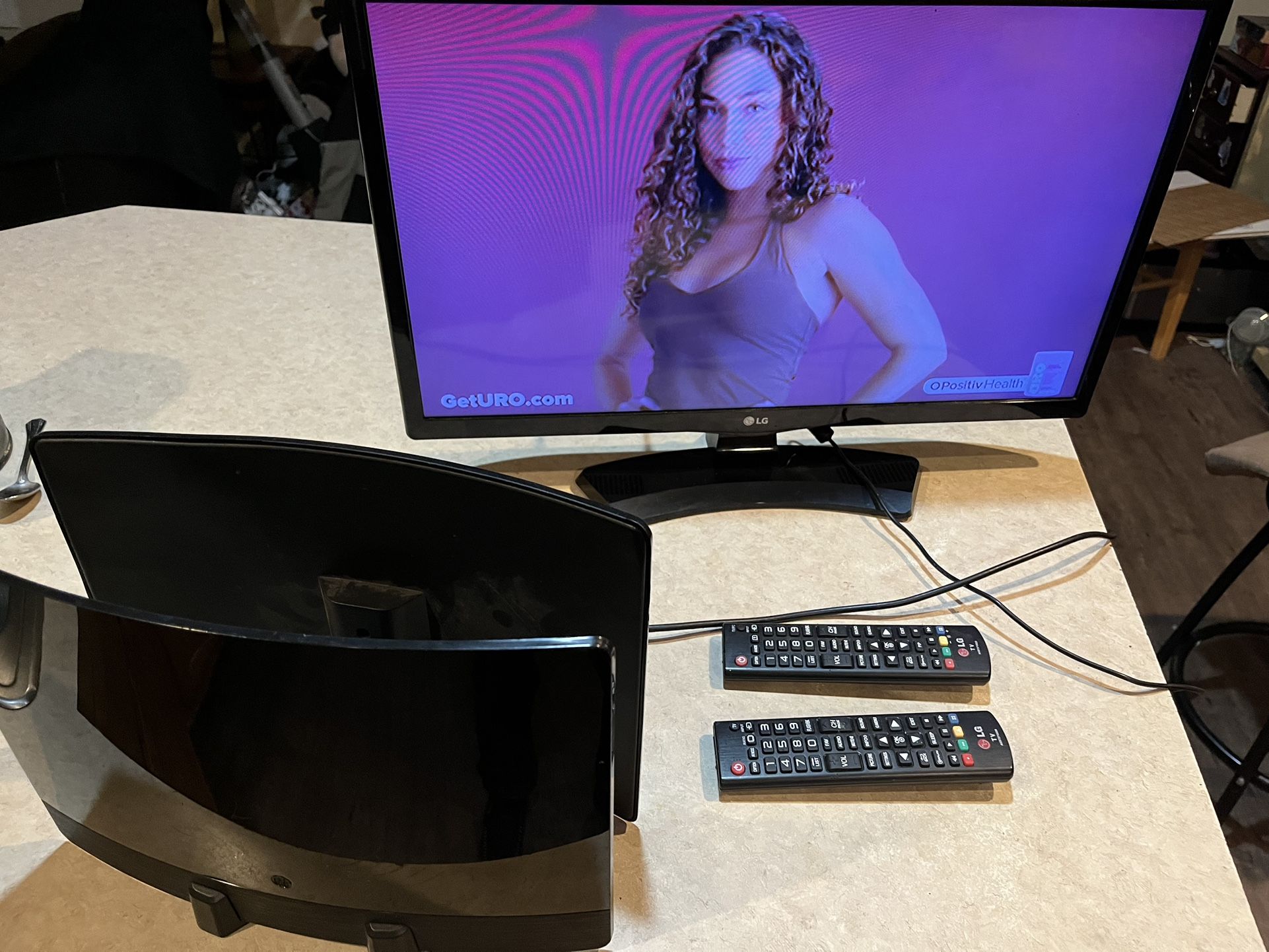 LG 24LH4830 24” HD Smart TV – Includes Antenna, Remotes