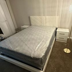 NEW BED FRAME QUEEN SIZE WITH MATTRESS AND BOX SPRING 