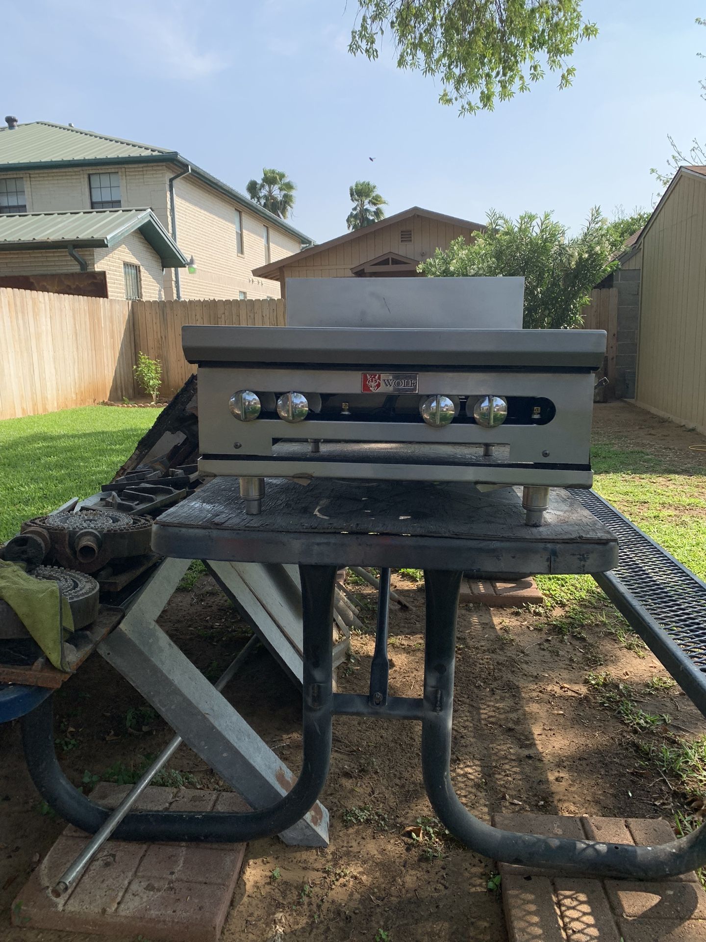 24 Inch Four Burner Commercial Stove(Hot Plate) Gas/Lp whatever You Want It Could Be Converted
