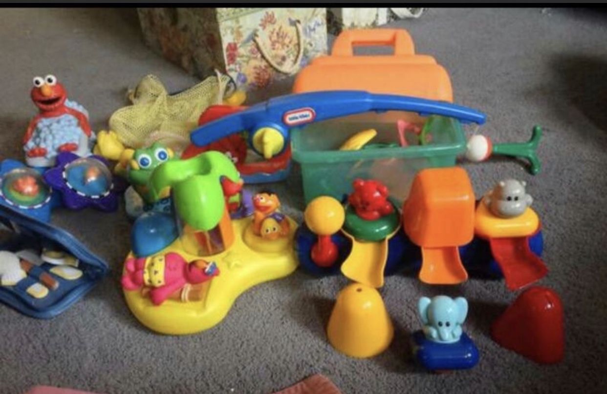 Bath tub toys