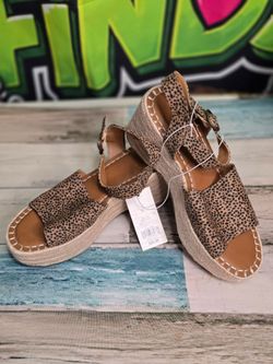 Universal Thread Morgan Wedge Sandals – Size 9.5