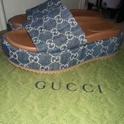 Gucci Platform slides