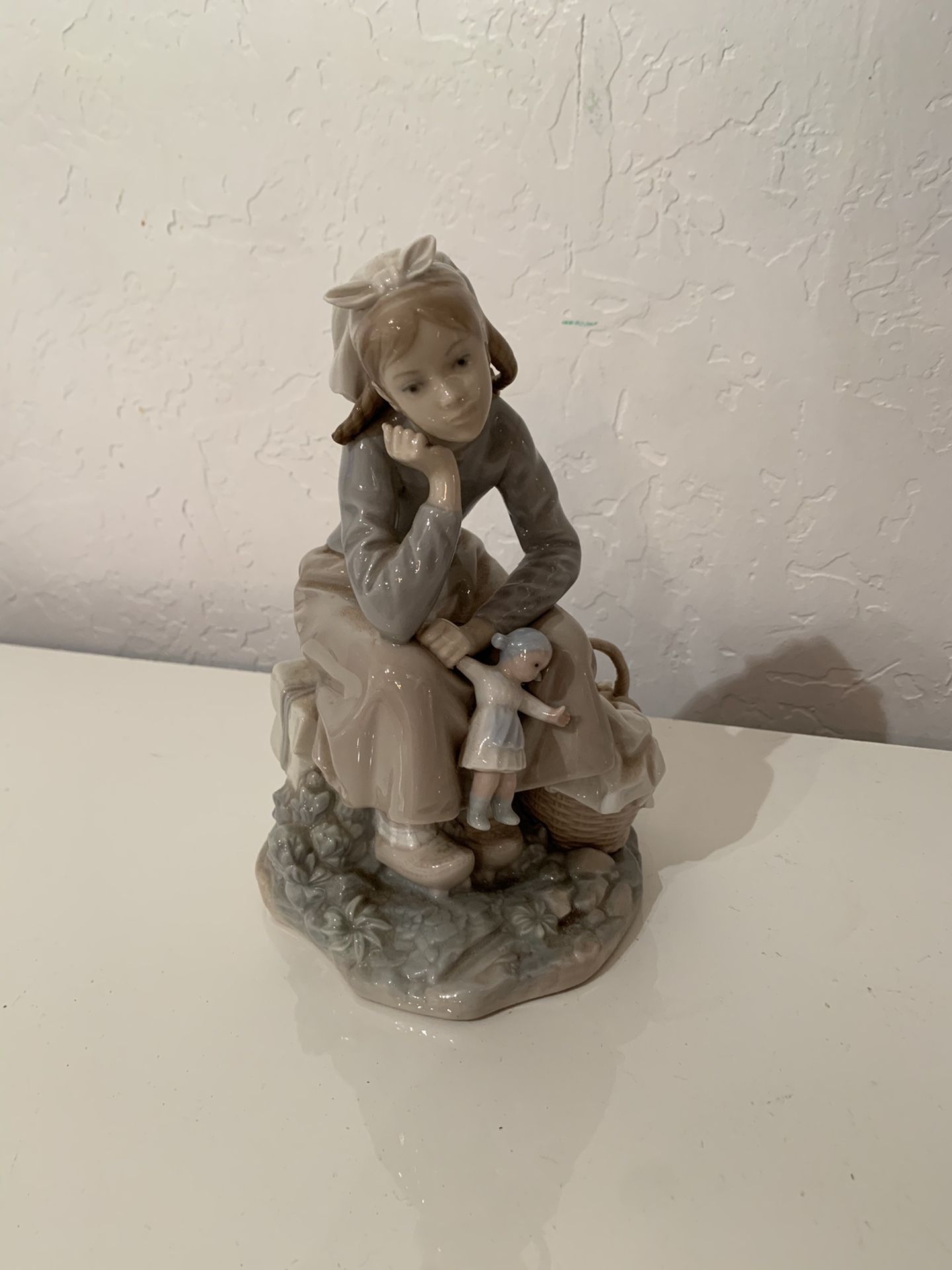 Lladro porcelaine girl with baby